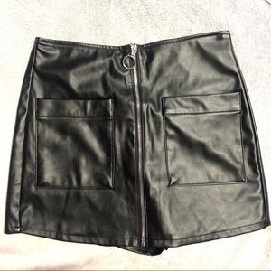 Edgy Black Zip-Up Skirt / Skort with Shorts ✨ M